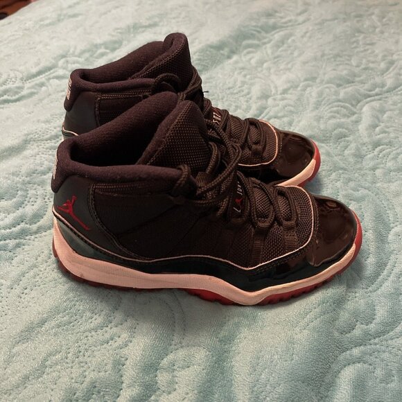 Size 13C (PS) Jordan 11 Retro 2019 Bred Pre Owned Black & White Children’s Shoes - Picture 4 of 14